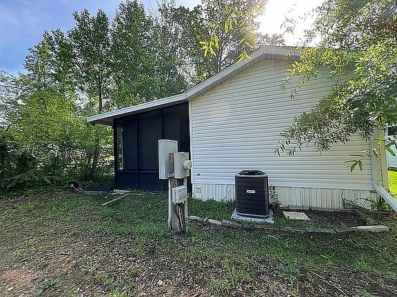 3rd image of 49 Basswood Ln