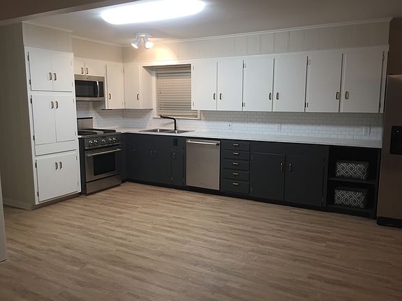 3rd image of 2938 Dinah Ln