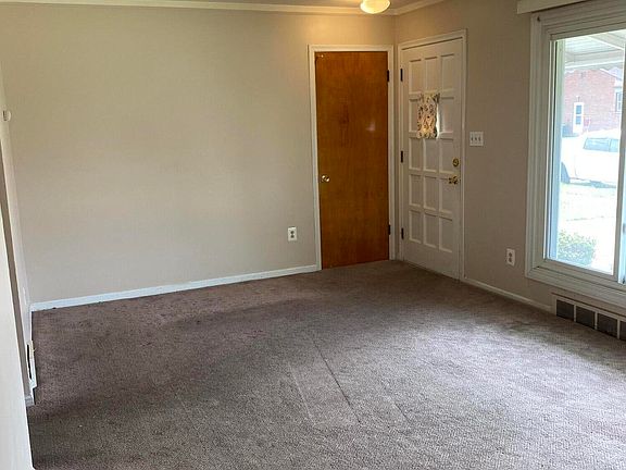 4th image of 940 Arcola St