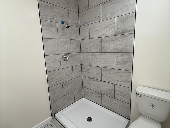 3rd image of 5333 Riverton Ave #13