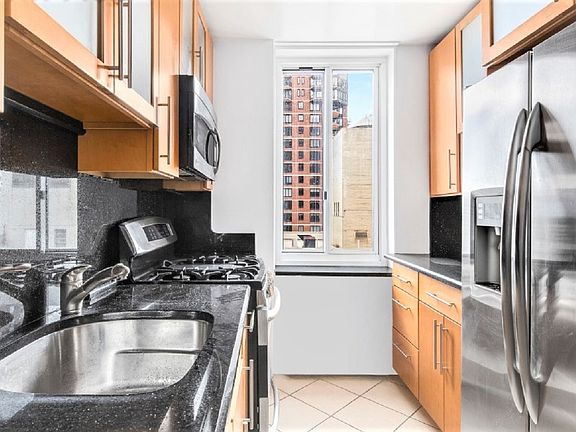 3rd image of 220 E 65th St APT 17M