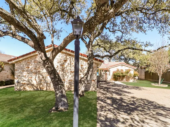 208 Crescent Blf, Lakeway, TX 78734