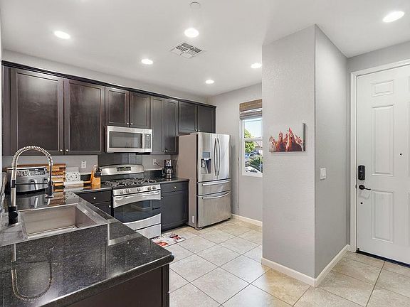 3rd image of 9421 Blue Mountain Way