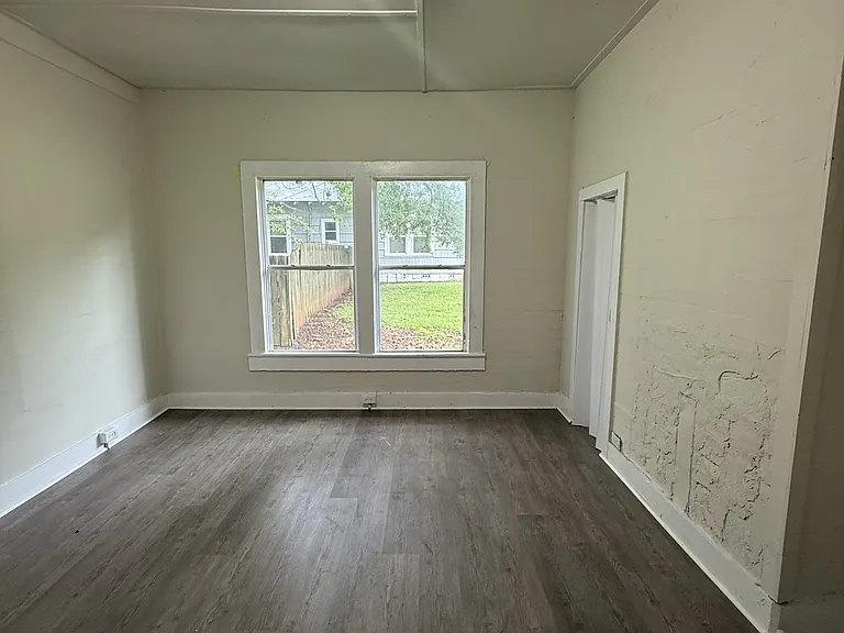 5606 Avenue K — Photo 6