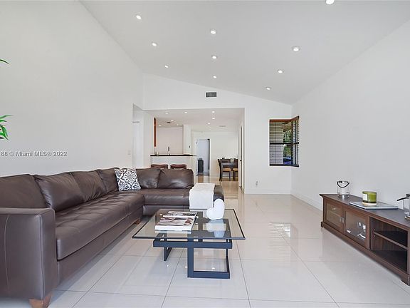 3rd image of 21190 Mainsail Cir APT A11