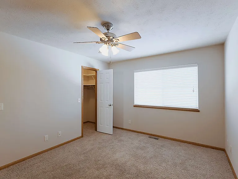 8815 Venice Ln — Photo 31