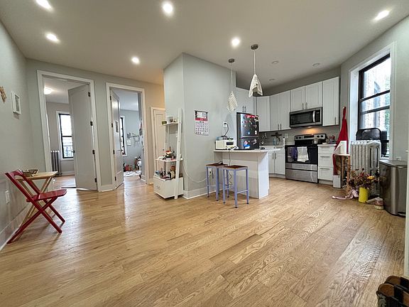 4th image of 15 Hawthorne St APT 3C