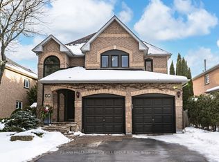 15 Charing Cres, Aurora, ON L4G 6P4