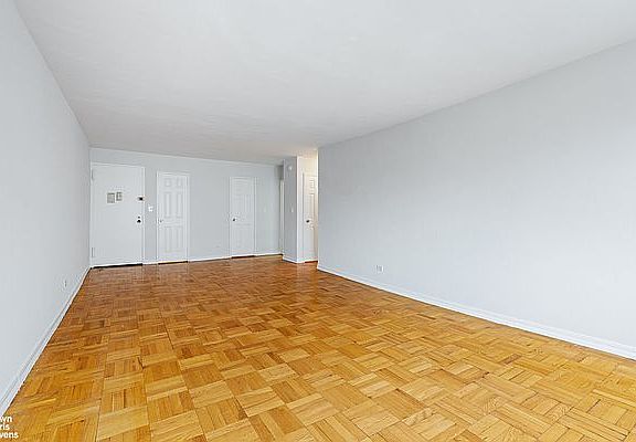 4th image of 200 E 15th St APT 16