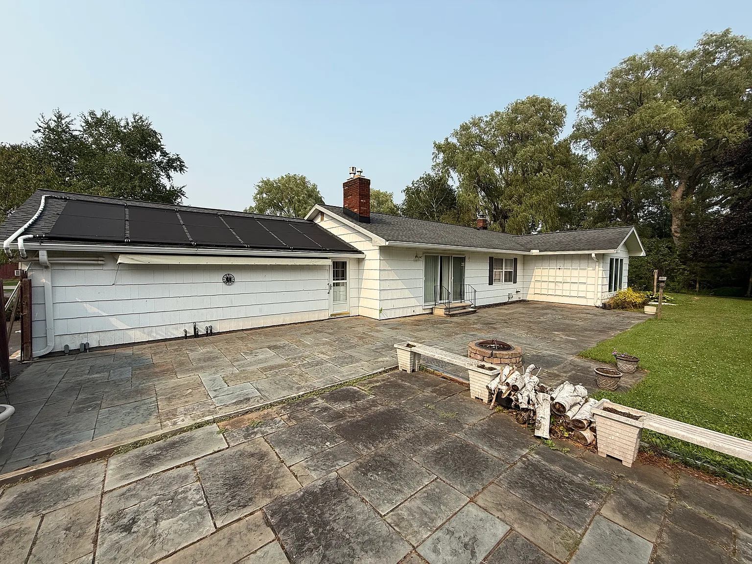579 Colby St — Photo 4