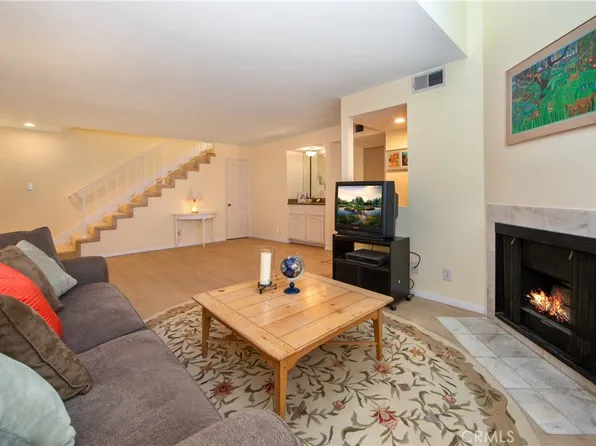 21620 Burbank Blvd Unit 17, Woodland Hills, CA 91367