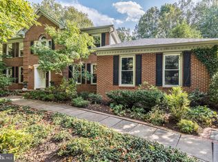 10805 Sycamore Springs Ln, Great Falls, VA 22066