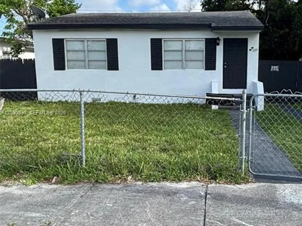 1084 NW 74th St, Miami, FL 33150