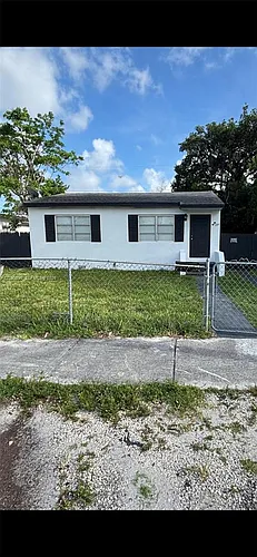 1084 NW 74th St Photo 1
