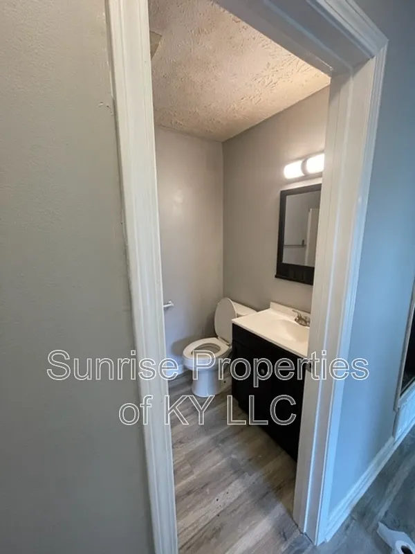 3 bed, 1.0 bath, 1000 sqft, $1,299 — Photo 4