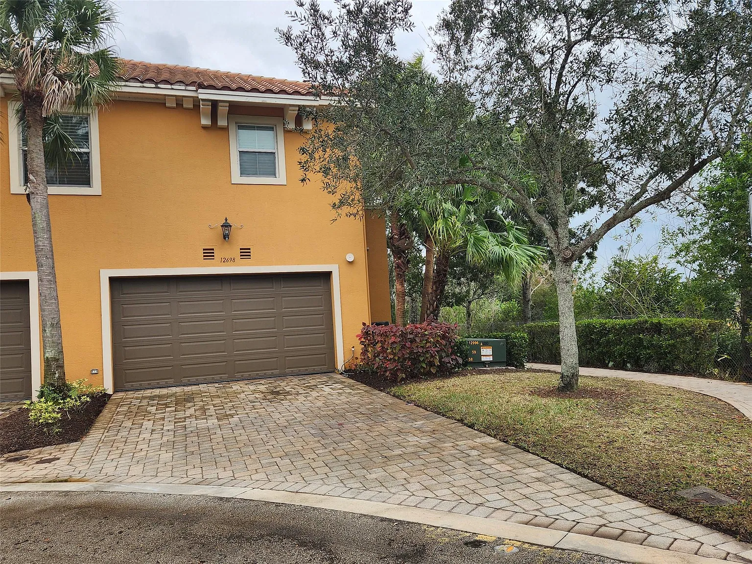 2 bed, 2.0 bath, 1050 sqft, $3,000 — Photo 4
