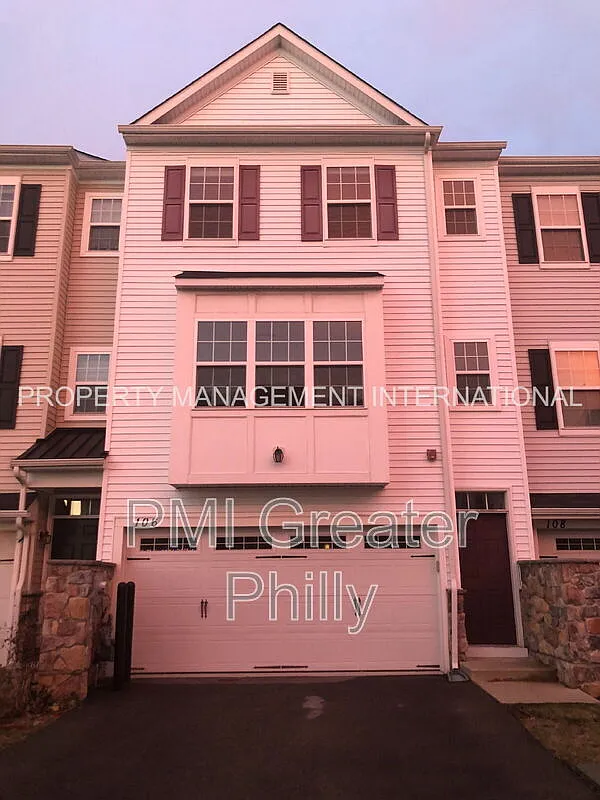 3 bed, 1.5 bath, 1060 sqft, $2,950 — Photo 1