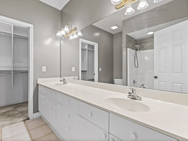 1623 Wellington St — Photo 9