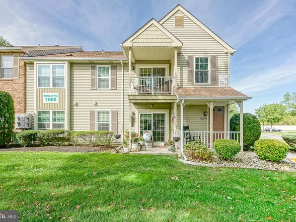 1677 Thornwood Dr, Mount Laurel, NJ 08054