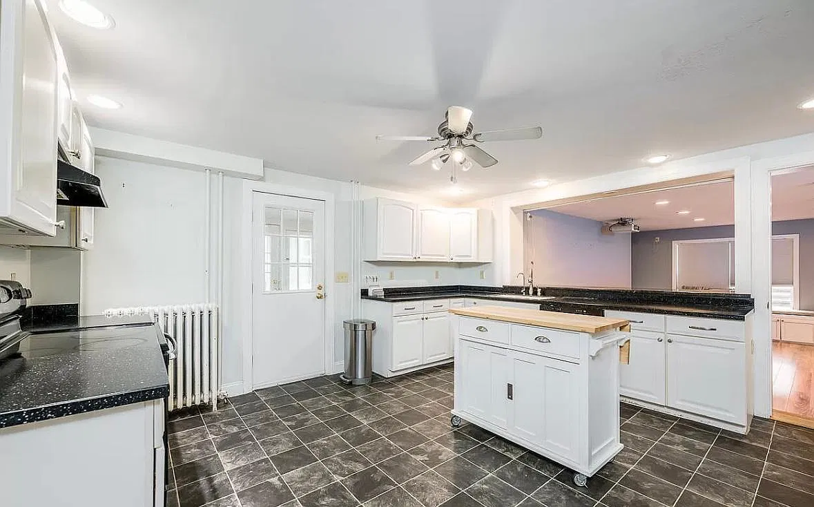 5 bed, 3.5 bath, 2603 sqft, $2,895 — Photo 4