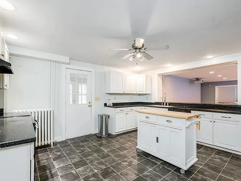 1146 Vine St — Photo 4