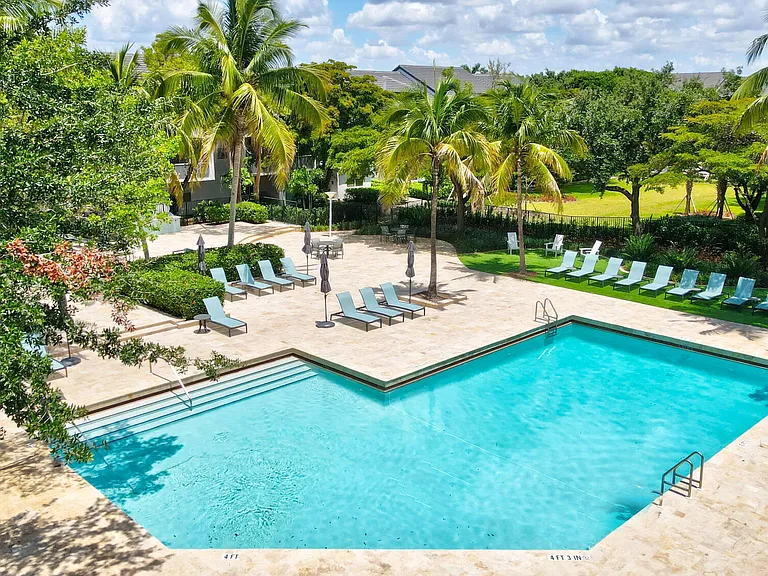 St. Tropez Townhomes & Villas — Photo 36