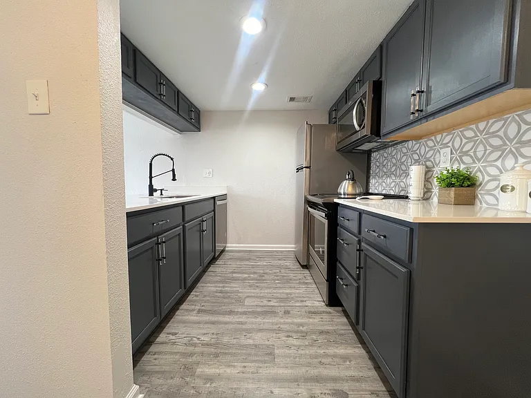 RENOVATED 1 BED 1 BATH