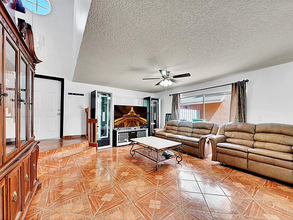 5th image of 1001 SW 98th Avenue