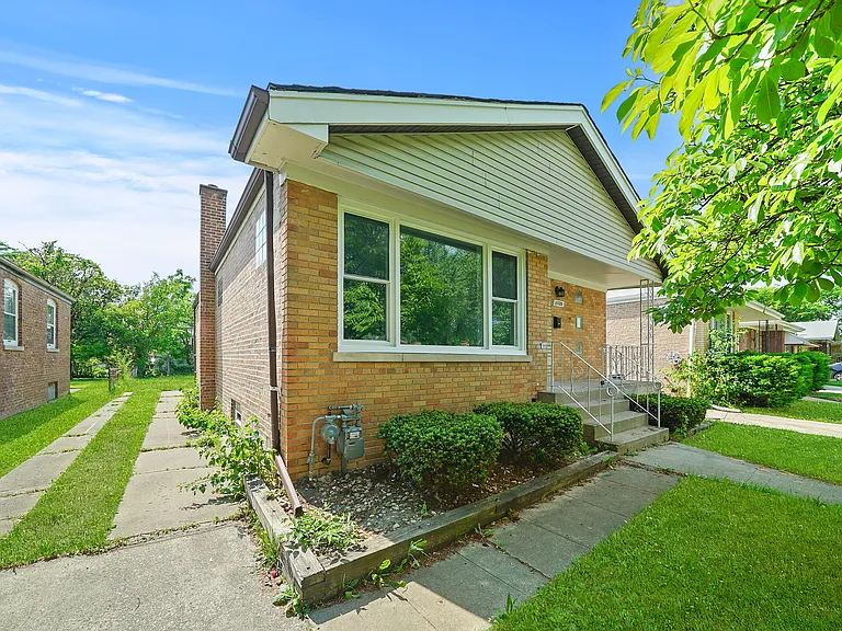 15520 Ellis Ave — Photo 2