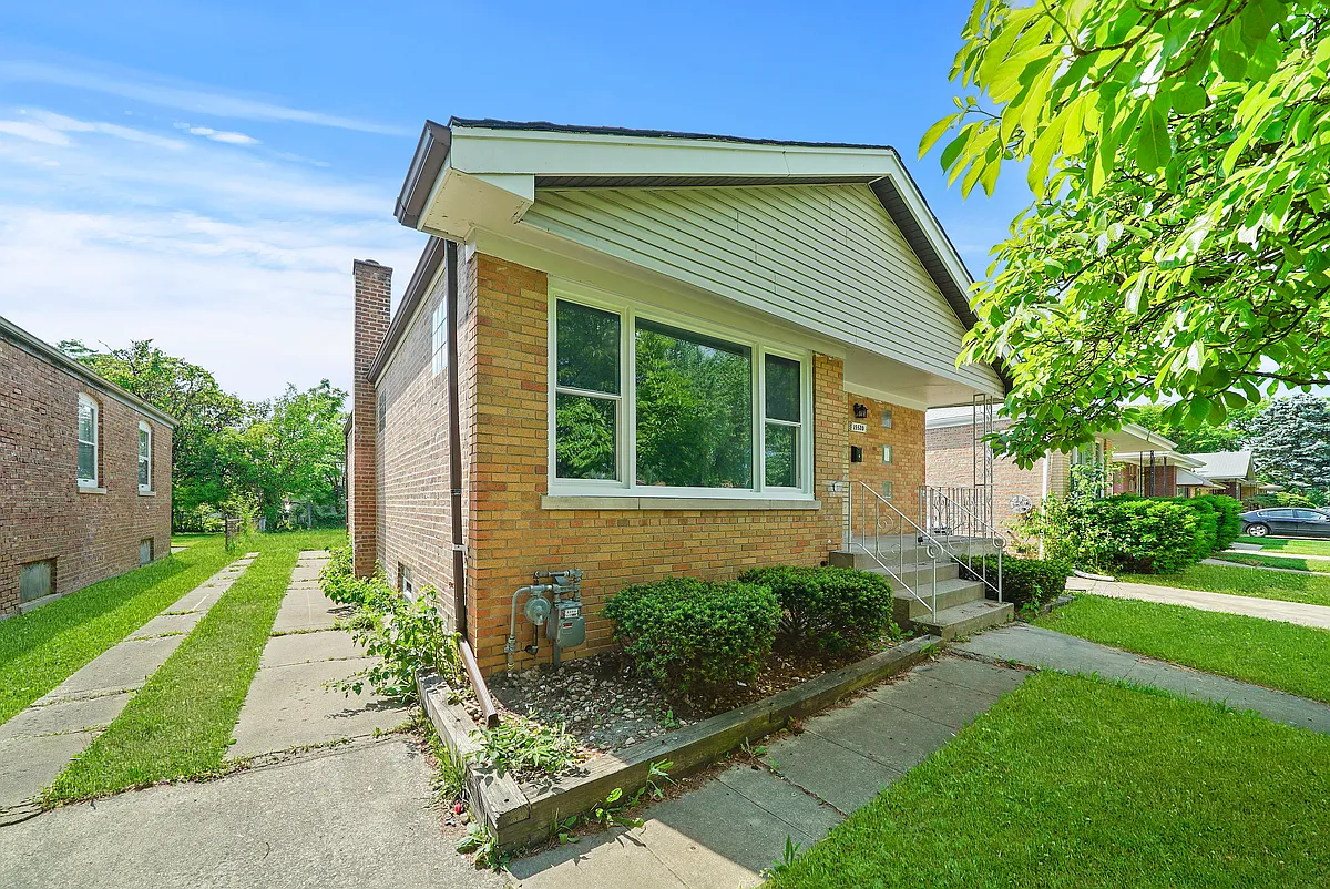 Building Photo - 15520 Ellis Ave