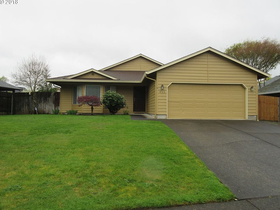 1st image of 811 NE Countryside Dr
