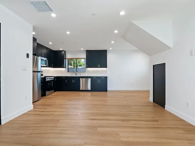 2631 S Cochran Ave — Photo 3