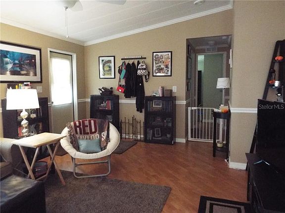 3rd image of 1669 W Schwartz Blvd