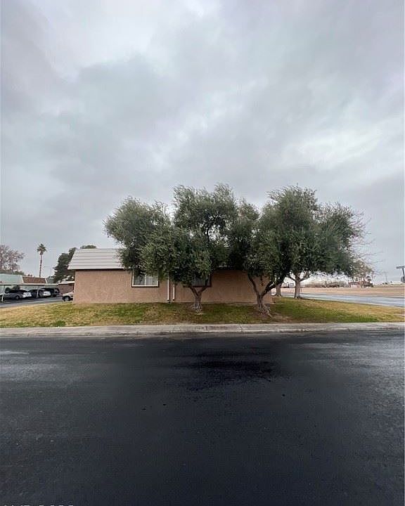 1st image of 3652 Villa Knolls South Dr