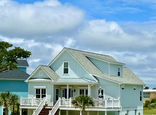 121 Sound Point Dr, Harkers Island, NC 28531