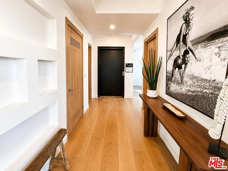 2 bed, 2.5 bath, 1326 sqft, $7,495 — Photo 2