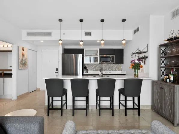 90 SW 3rd St, Miami, FL
