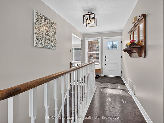 3rd image of 988 Victoria St