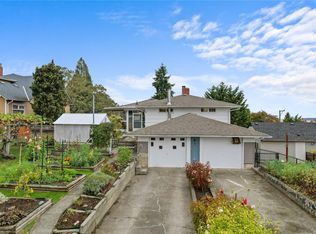 609 Milton St, Nanaimo, BC V9R 2L4