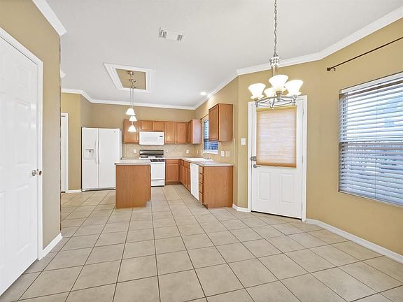 4th image of 18439 Alemarble Oak St