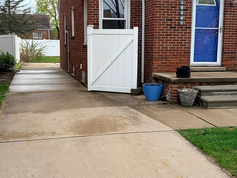 15549 Angelique Ave — Photo 2