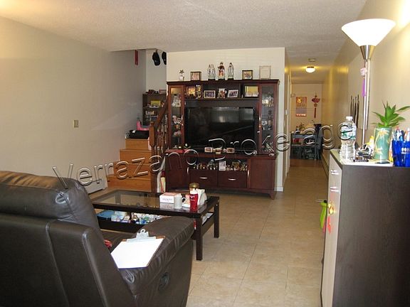 3rd image of 2854 W 25th St