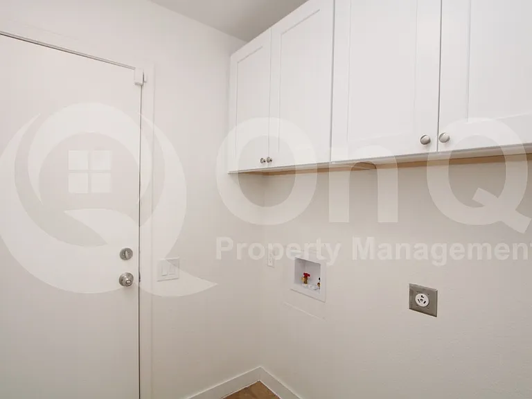 7849 W Hearn Rd — Photo 17
