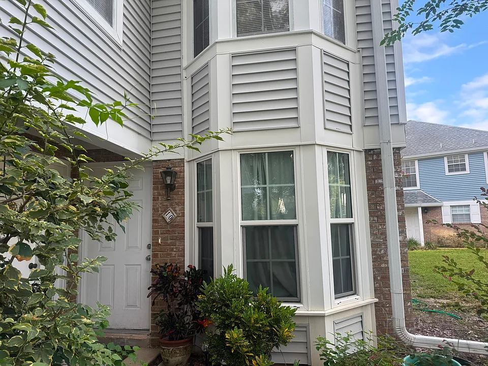 2201 Coach House Blvd #10