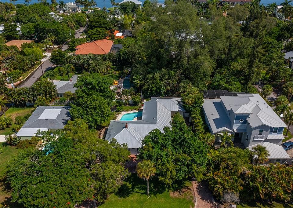 617 Siesta Dr, Sarasota, FL 34242 | Zillow