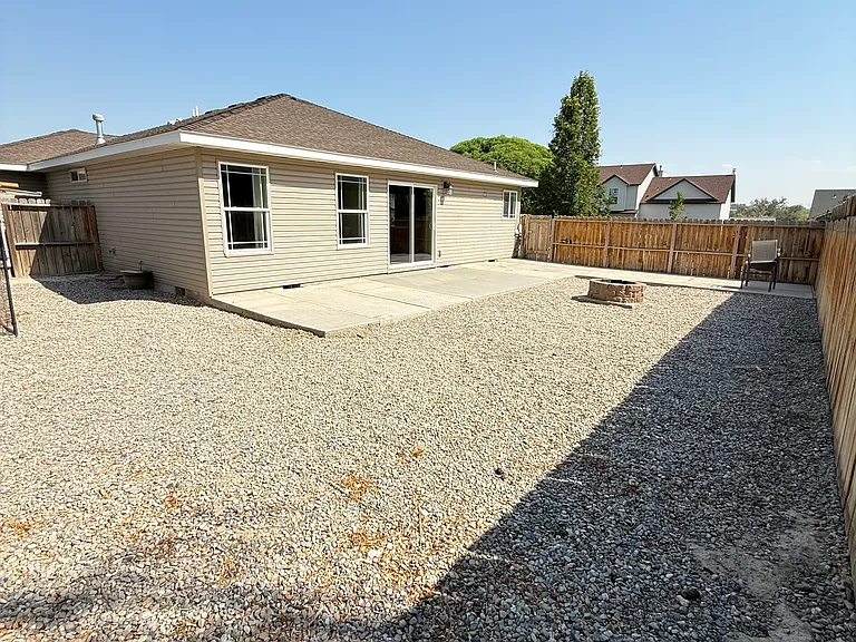 1408 Lauren Ln — Photo 21