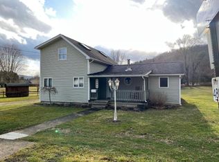 917 N Main St, Youngsville, PA 16371