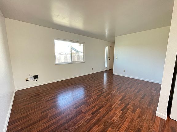 3rd image of 634 College St #A