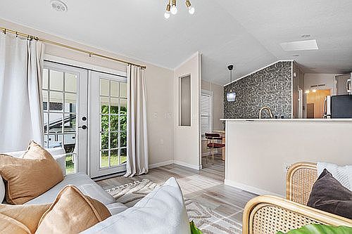 5th image of 14400 W Colonial Dr #4