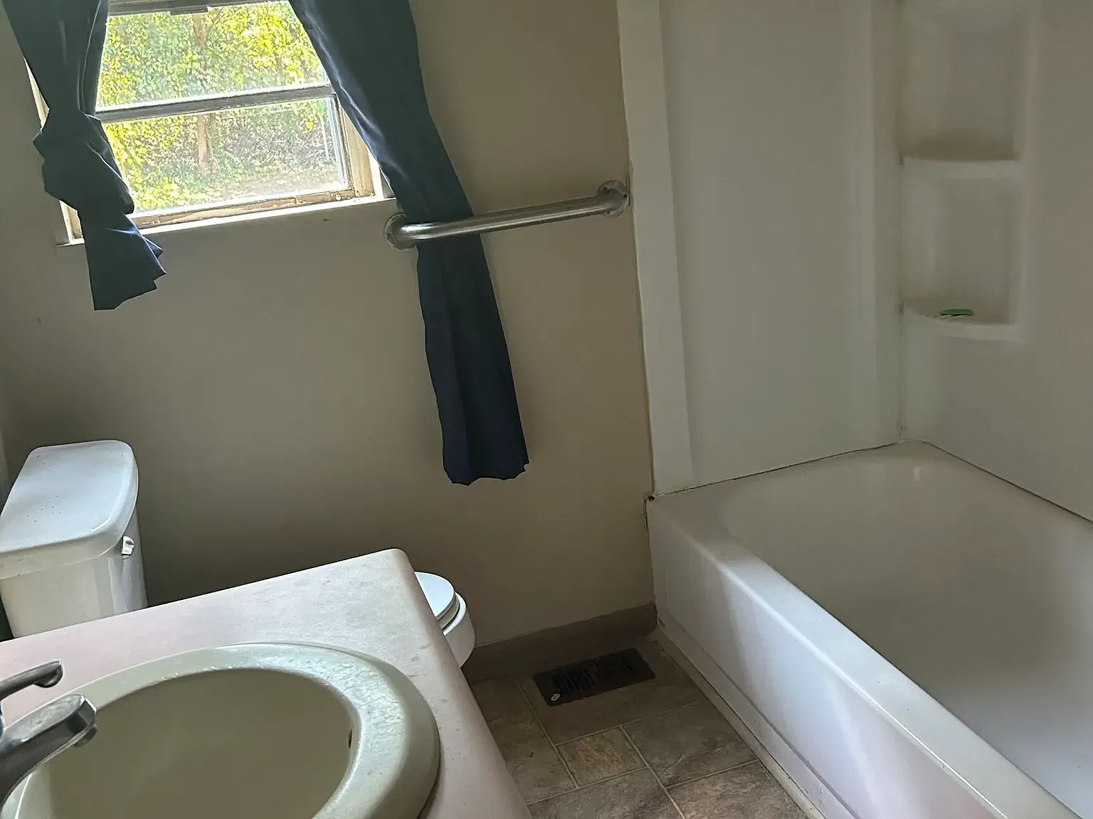 2 bed, 768 sqft, $900 — Photo 4